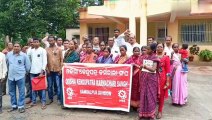 Kenduleaf Pluckers Protest at Sambalpur Divisional Forest Office | The Fight for Fair Wages and Working Conditions