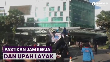 Detik-Detik Ratusan Buruh Nekat Terobos Pusat Perbelanjaan di Makassar