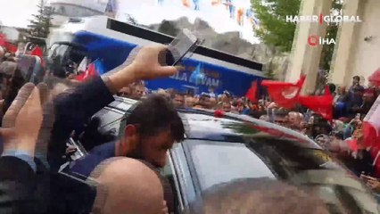 Togg’a verdiği tepki sosyal medyayı salladı: Karşısında gördü eğilip kaputunu öptü