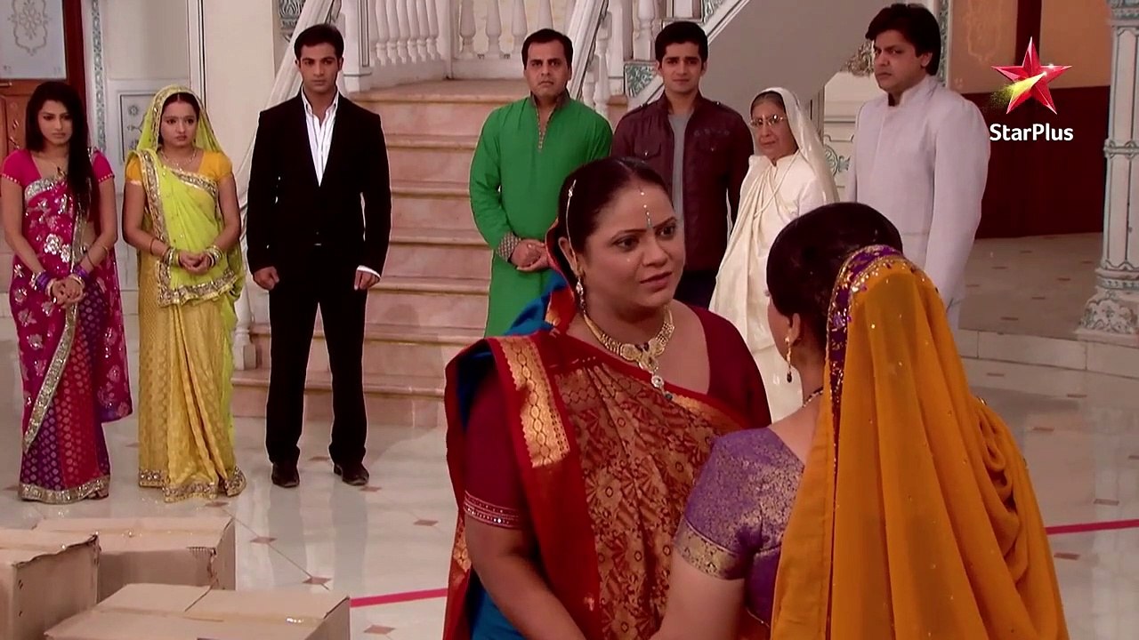 Saath Nibhaana Saathiya _ साथ निभाना साथिया _ Mit gayi Modi parivaar ki dooriyan!