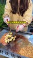 CHINESE GIRL MAKE STREET FOOD