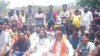 दमोह: गौ सेवको ने कलेक्ट्रेट पर जमकर किया हंगामा,जाने माजरा