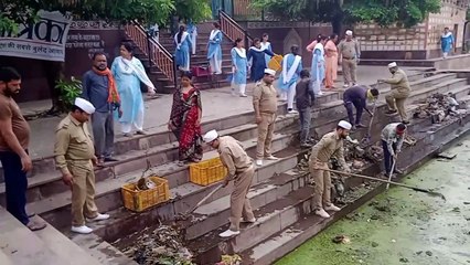 Steps taken to clean the historic pond, everyone cleaned together