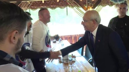 Kılıçdaroğlu, Kahramanmaraş'ta arama-kurtarma çalışmalarına katılan madencilere teşekkür etti