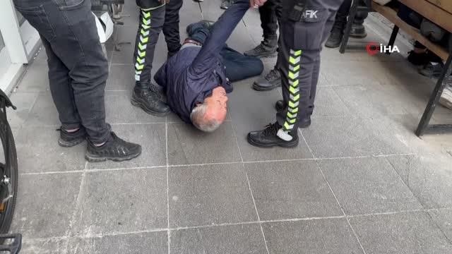 AK Parti seçim aracına saldıran şahsa polis müdahale etti