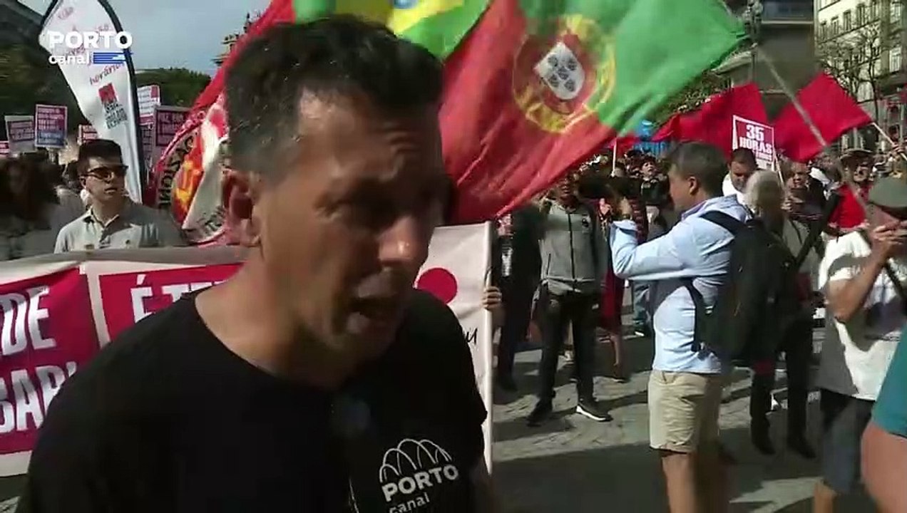 Centenas de pessoas marcam presença nas manifestações do 1º de Maio nos Aliados, no Porto