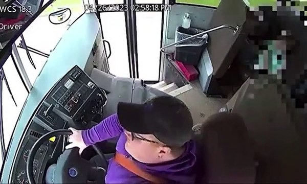 Un collégien de 13 ans sauve 66 élèves après le malaise de leur chauffeur de bus