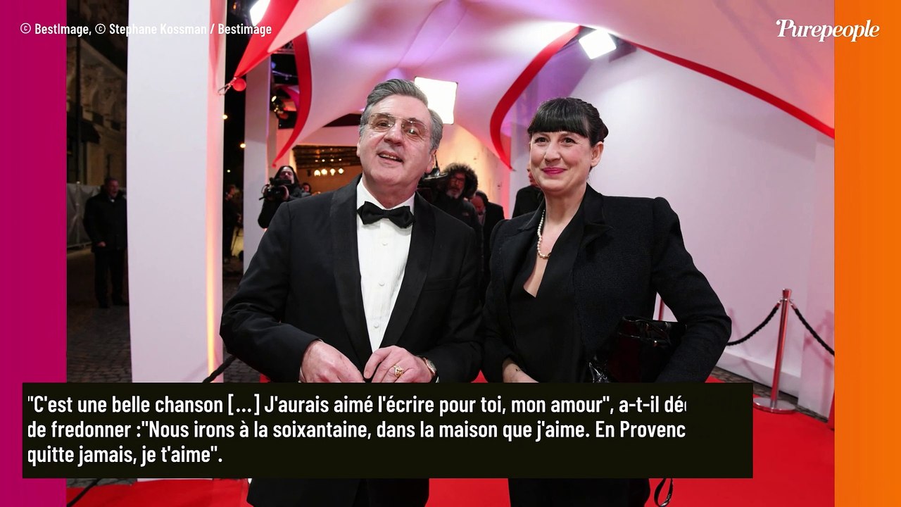"Mon amour..." : Daniel Auteuil fou amoureux d'Aude, 27 ans de moins, il lui fait une adorable dédicace en plein concert