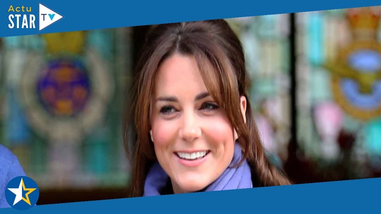 Kate Middleton partage une adorable photo avec ses trois enfants perchés dans un arbre pour la fête