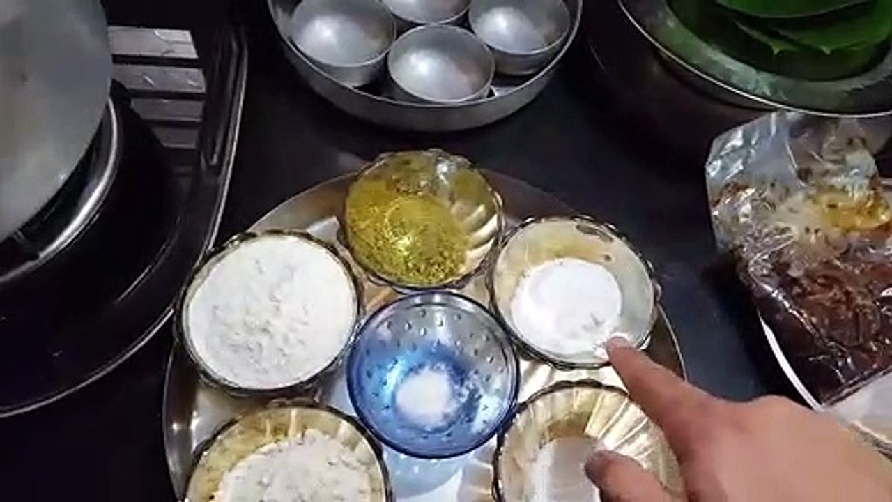 Eggless paan and gulkand muffins recipe in Hindi एग्लेस पान अंड गुलकंद मफिन्स रेसिपी इन हिन्दी