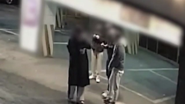 미성년자 성관계 신고하겠다 ...합의금 챙긴 일당 송치 / YTN