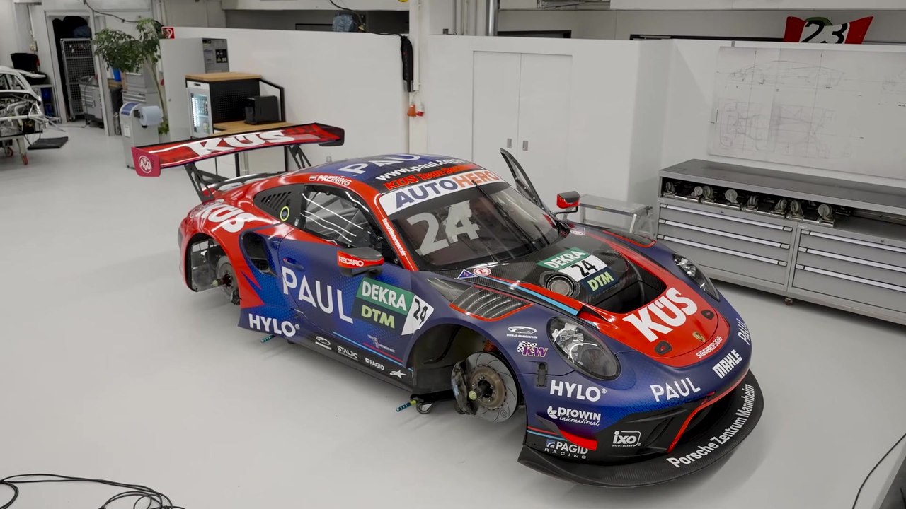 Restaurierung des 911 GT3 R - Zeit für die Demontage