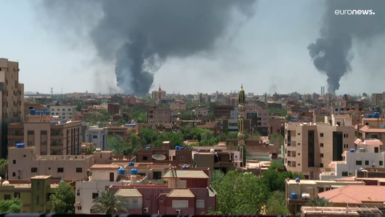 السودان على شفا كارثة إنسانية.. عمليات الإجلاء مستمرة وغارات وانفجارات في الخرطوم