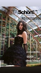 Video herunterladen: En couverture de celui-ci : Deva, dans une ravissante robe bustier noire. Une tenue signée Dior, à en croire l'actrice italienne qui a mentionné le compte Instagram de la célèbre maison de luxe française.Monica Bellucci fière de sa fille Deva, Instagram.