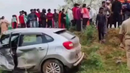 एटा: कार और बाइक की जोरदार भिड़ंत में एक युवक की हुई मौत, आधा दर्जन लोग घायल