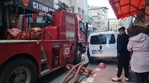 İstanbul'da korkutan yangın! 4 katlı bina alevler içinde kaldı