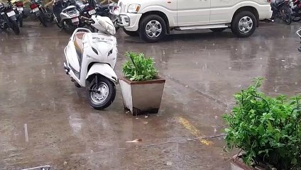 #weather : तीन दिन तक बारिश-ओलावृष्टि की चेतावनी, सावन-भादों जैसी मई की शुरुआत- देखें वीडियो