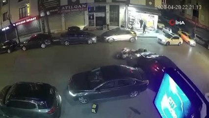 Otomobili son anda fark eden motosikletli kaza yapmaktan kurtulamadı