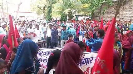 Download Video: FIR on tribals, police station cordoned off for three hours