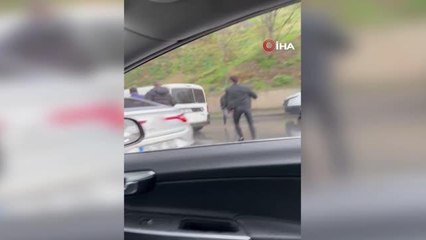 İstanbul'da trafikte yumruklu ve sopalı kavgalar kamerada