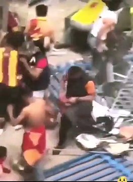 Tunisie: Un supporter entre dans un stade à Tunis avec une tronçonneuse lors d’un quart de finale de Ligue des champions d'Afrique - VIDEO