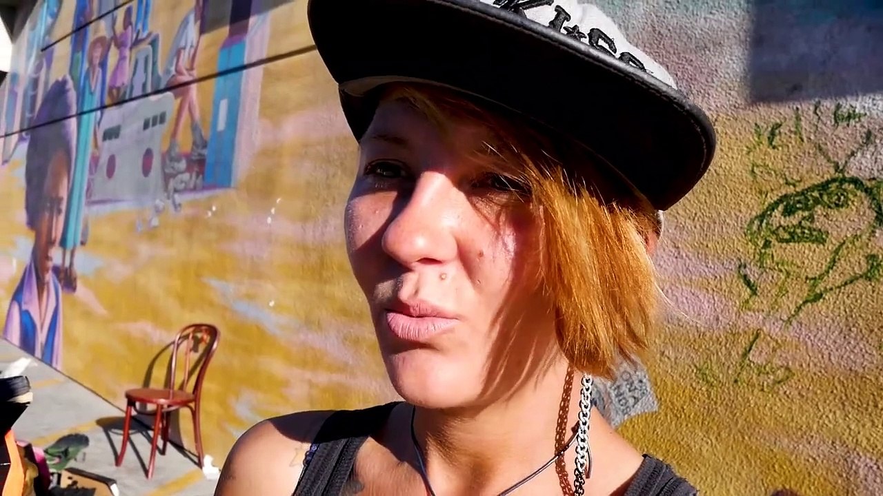 Homeless Woman Shares about Surviving on Venice Beach Los Angeles