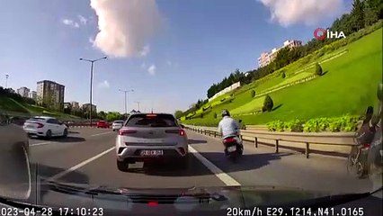 Emniyet şeridinde zincirleme motosiklet kazası