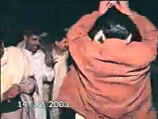 Desi dhol geet(itthe mera dhola ae main waddi dhodhendee aan)