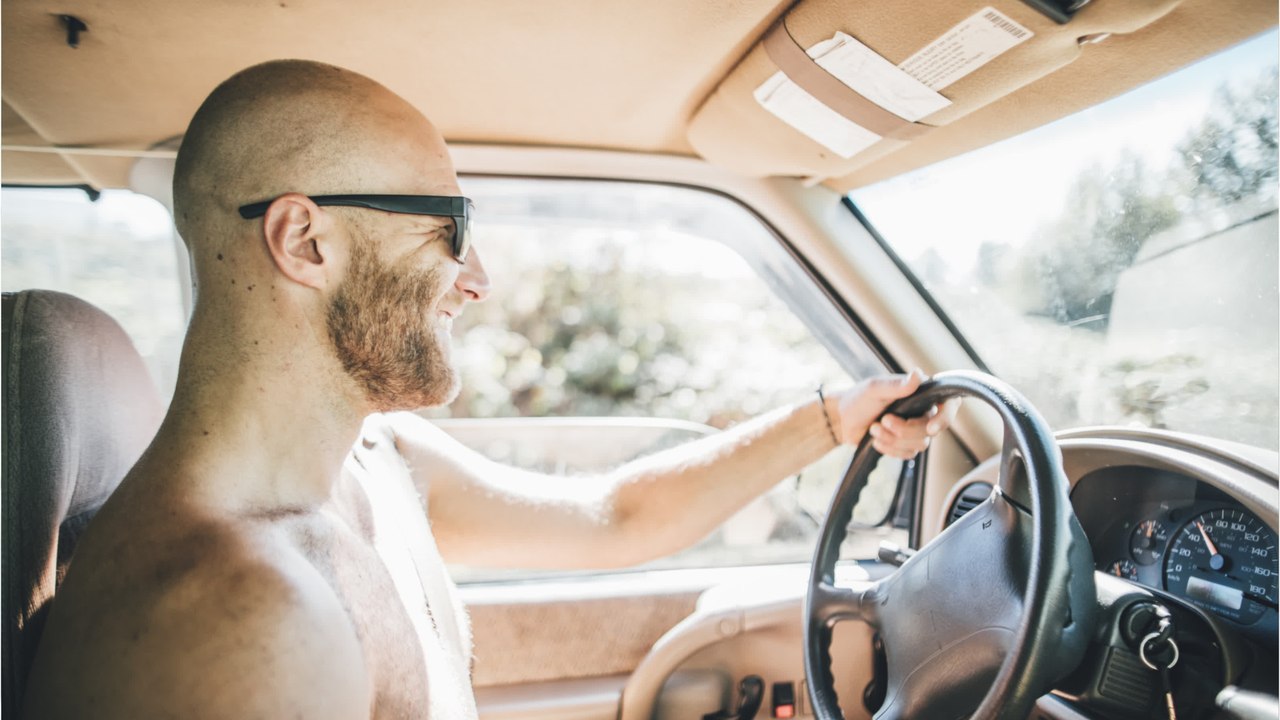 Fünf Automythen: Ist nackt fahren verboten und haben Automatik-Autos eine höhere Spritverbrauch?