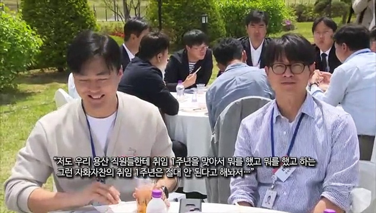 [영상구성] 윤대통령, 기자들과 깜짝오찬…취임 1주년 소회 밝혀