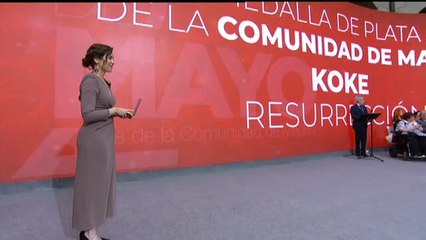 Download Video: Koke recibe la medalla de plata de la Comunidad de Madrid de manos de Díaz Ayuso