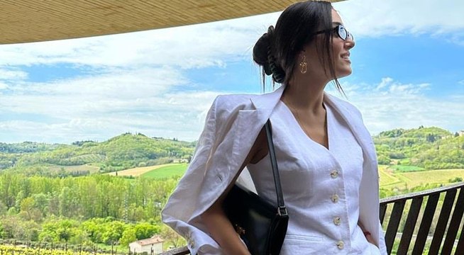 300 ألف ليرة تركية لإطلالة هاندا آرتشيل مع حبيبها