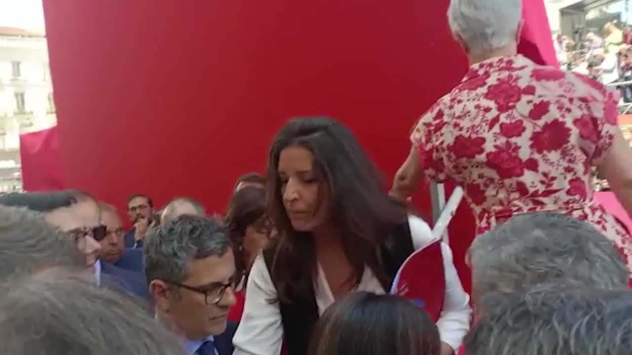 Ayuso impide al ministro Bolaños acceder a la tribuna del desfile del Dos de Mayo