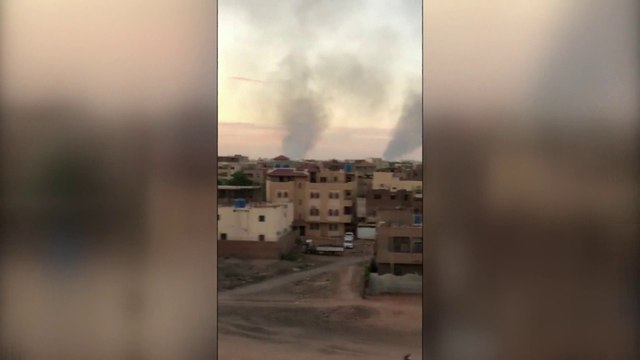 فيديو يوثق استمرار الاشتباكات في #الخرطوم بين الجيش السوداني والدعم السريع رغم الهدنة المعلنة #السودان #العربية