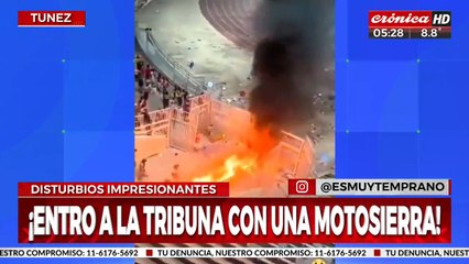 Vioelncia en el fútbol: ¡barrabrava entró a la tribuna con una motosierra!