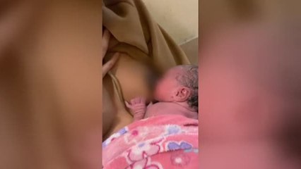 Da a luz en el portal de su casa tras recibir el alta en el Hospital de Basurto