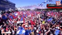 Cumhurbaşkanı Erdoğan, seçim şarkılarına eşlik etti