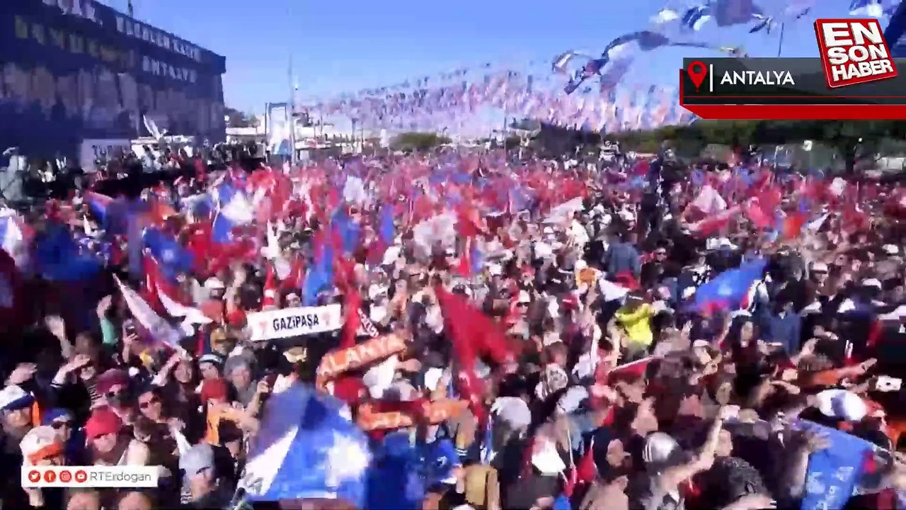 Cumhurbaşkanı Erdoğan, seçim şarkılarına eşlik etti