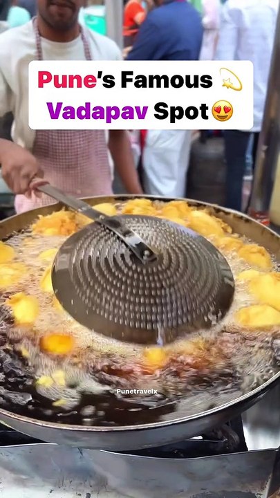 Pune's Famous Vadapav spot