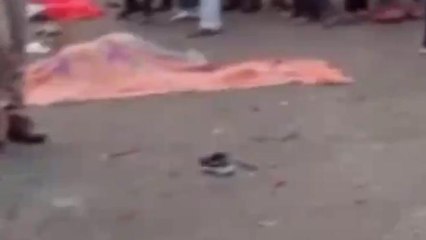 ब्रेकिंग: दर्दनाक हादसे में चारों तरफ बिखरे लाशों के चिथड़े, सड़क हुई खून से लाल