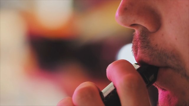 Australia bans e-cigarettes