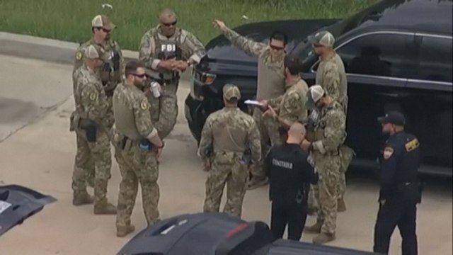 Aux États-Unis, la traque se poursuit pour retrouver un quintuple meurtrier du Texas