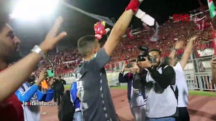 بعد تصديه لركلات الترجيح.. احتفال جنوني للحارس مطيع رفقة جماهير الوداد