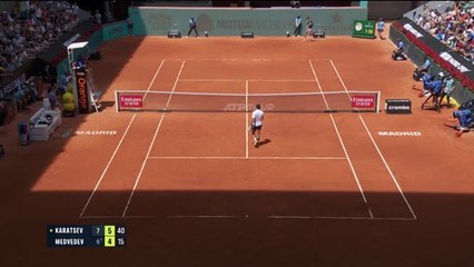 Madrid - Medvedev coule face à Karatsev et prend la porte