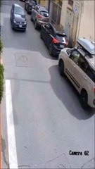 Auto si ribalta e finisce contro il ristorante 'Settimo'