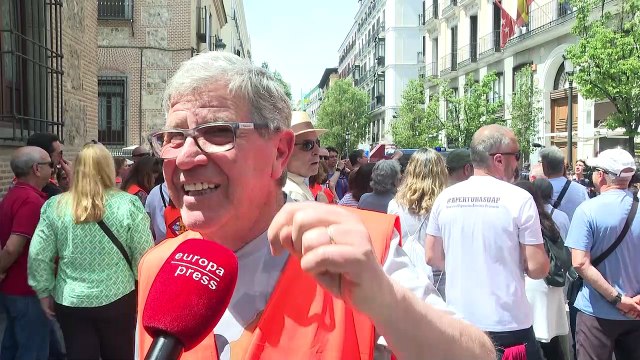 Así ha sido la concentración de los afectados por la línea 7b de Metro