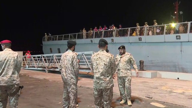 مراسل #العربية سلطان السلمي: وصول سفينة سعودية إلى #جدة تحمل 220 شخصا من 5 جنسيات تم إجلاؤهم من #السودان #السعودية