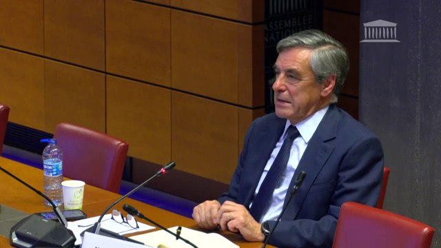 François Fillon: Je suis une personne privée, [...] si j'ai envie de vendre des rillettes sur la place Rouge, je vendrai des rillettes sur la place Rouge
