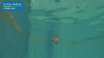 Clases de natación con señas en Bolivia