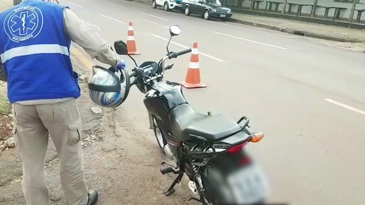 Motociclista fica ferido em acidente na Rua Rio Grande do Sul